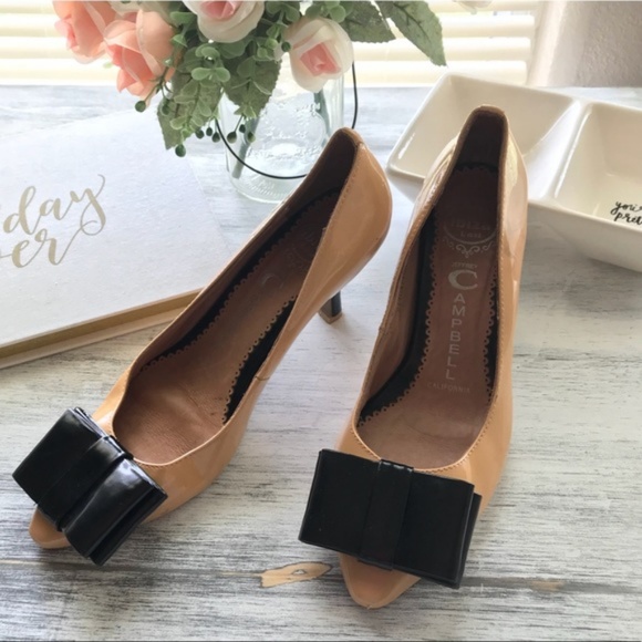 Jeffrey Campbell Shoes - Jeffery Campbell patent bow heels sz 5.5